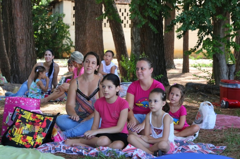 Piquenique Literário reúne 200 pessoas no Parque Cidade