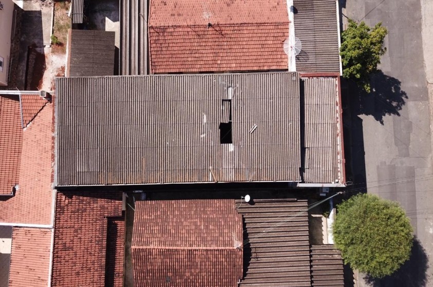 Drone identifica barracão abandonado com risco de dengue