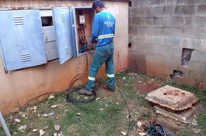 Prefeitura realiza reparo nas instalações elétricas do Ceief Governador Mário Covas