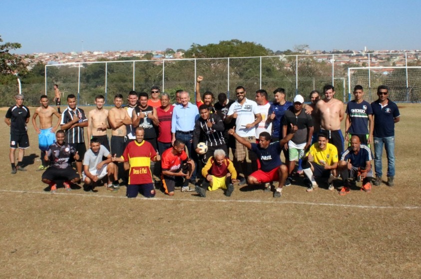 Parceria entre Prefeitura e comunidade revitaliza campo de futebol da Cecap