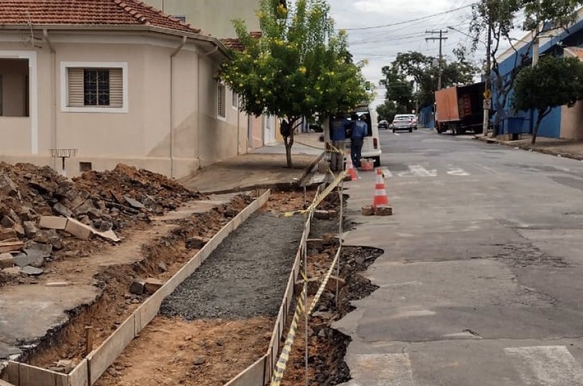 Prefeitura inicia construção de sarjetões no Jardim Ibirapuera e na Vila Queiroz