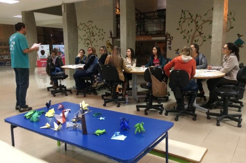 Professores participam de oficina de origami