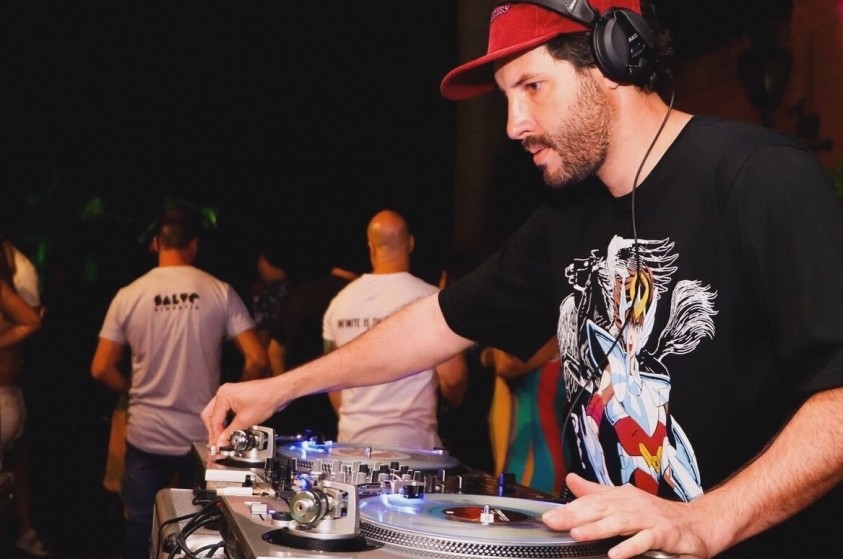DJ Vilanova se apresenta no projeto ''Mundo Solidário''