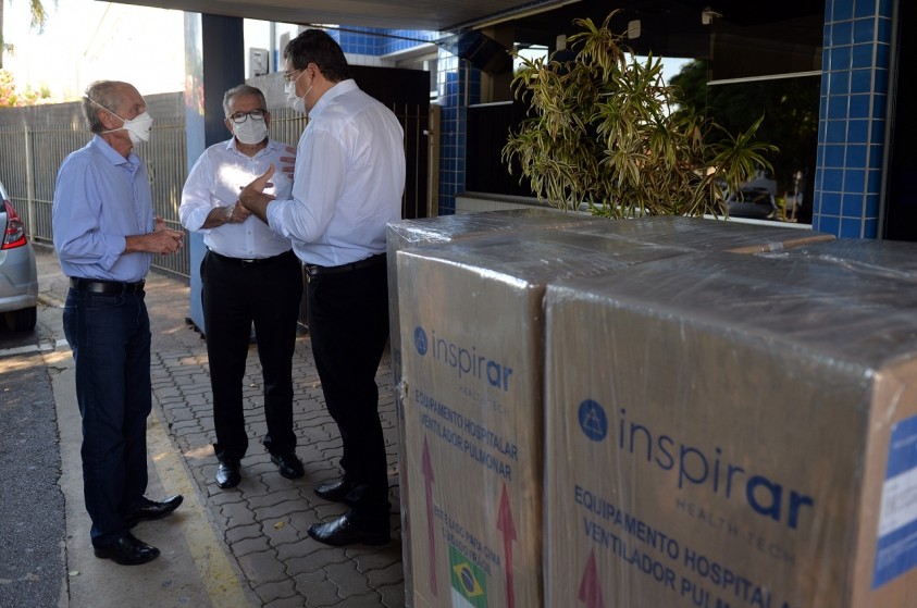 Cordeirópolis entrega cinco respiradores para a URC