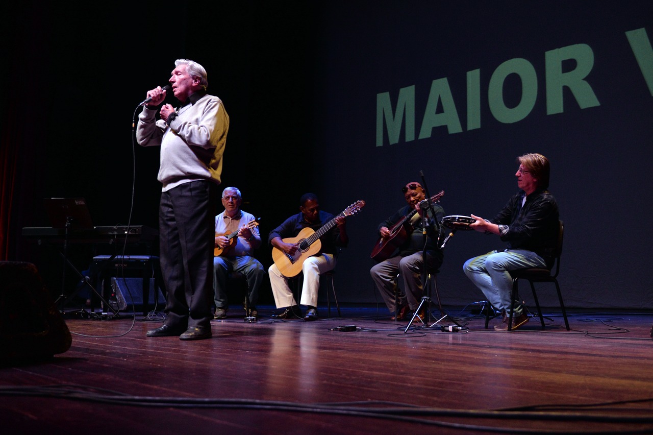 Musical emociona público com intérpretes acima de 60 anos