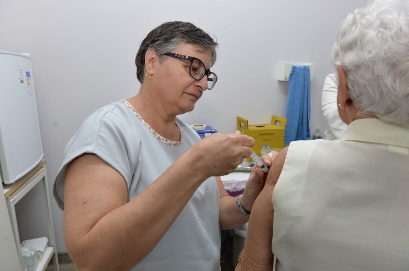 Limeira antecipa para sábado (21) vacinação de efetivo dos hospitais e idosos acamados do PAD