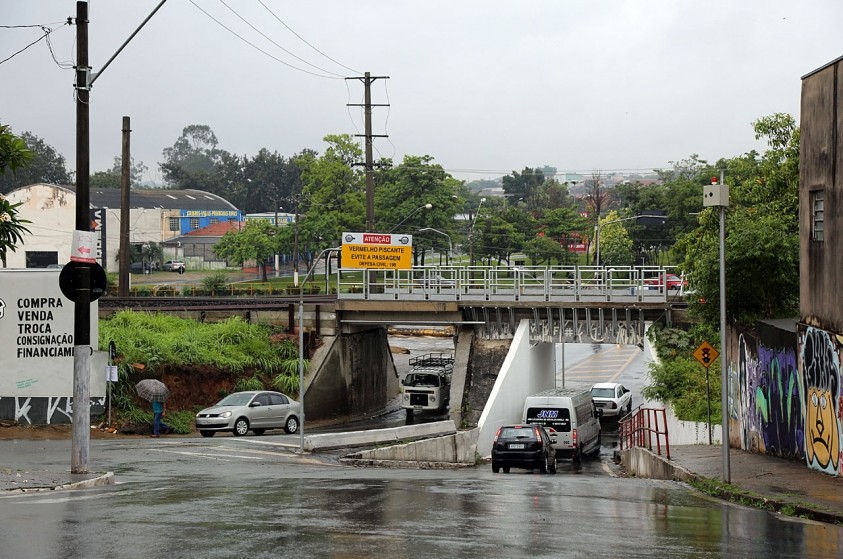 Ponte Preta ganha placas de sinalização sobre risco de alagamento
