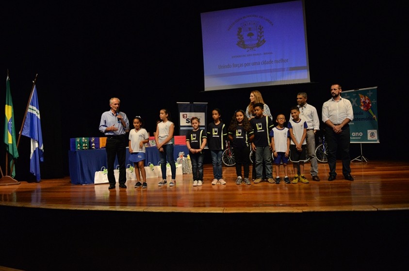 Prefeitura premia alunos das Olimpíadas de Matemática, Astronomia e Conhecimento Geral