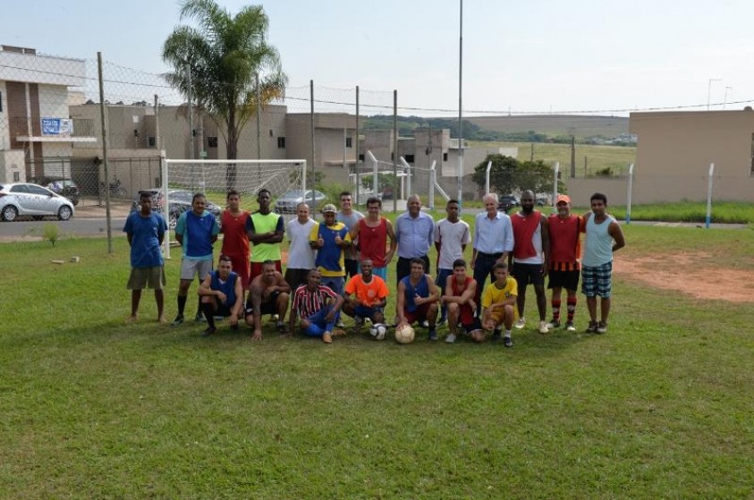 Poder público e comunidade revitalizam campo de futebol da Cidade Universitária