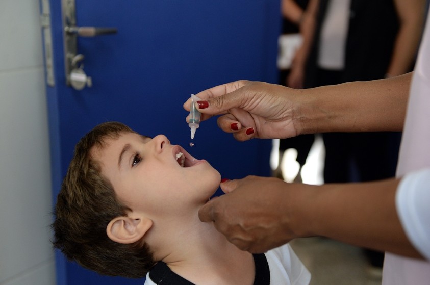 Busca ativa nas escolas amplia cobertura vacinal contra pólio em Limeira