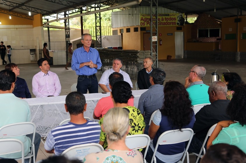Prefeito se reúne com moradores de comunidade rural de Santo Antônio