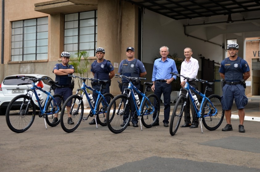Prefeito entrega novas bicicletas para Pelotão Ciclístico