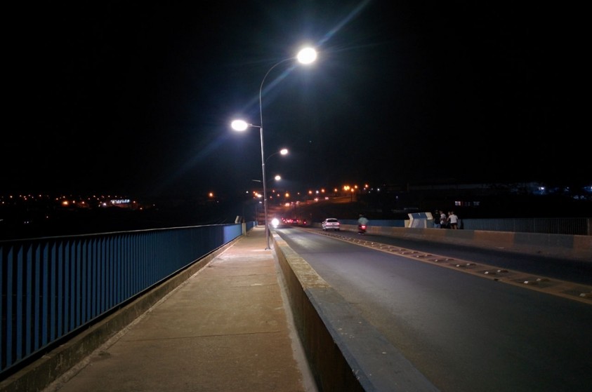 Viaduto Paulo Natal recebe iluminação com tecnologia LED; ação proporcionará mais segurança para pedestres e motoristas