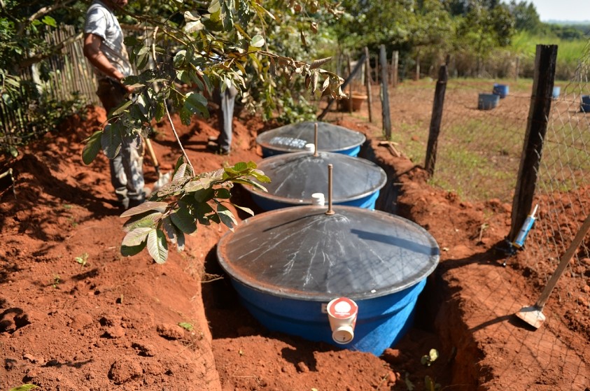 Propriedades rurais recebem fossas biodigestoras