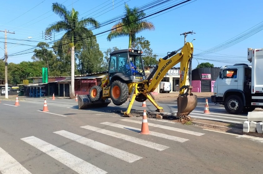 Canteiro central da Av. Laranjeiras será alterado próximo à Rua Jacarandá