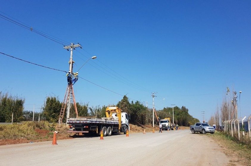 Prefeitura finaliza transferência de postes de energia elétrica