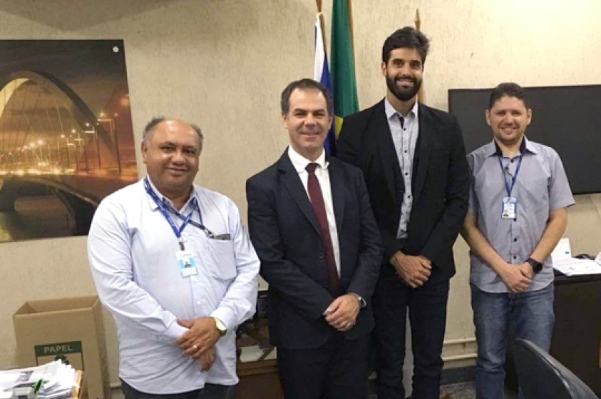 Secretário conhece gestão de arborização em Brasília