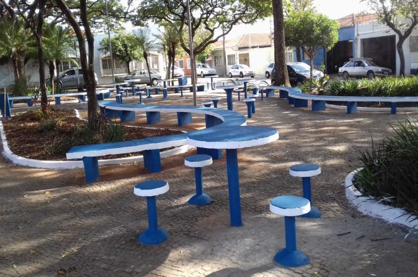 Prefeitura revitaliza praças públicas no Jardim Esteves e no Centro