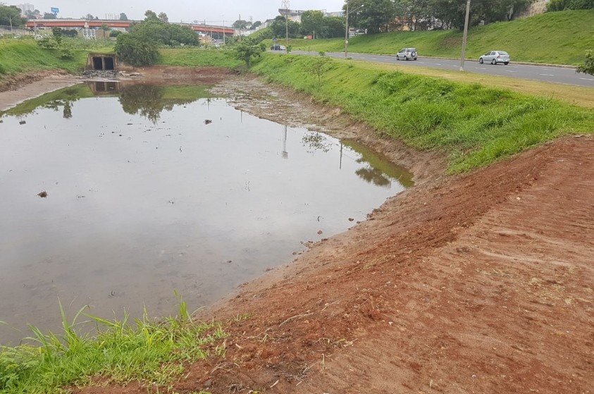 Prefeitura finaliza o desassoreamento da bacia de detenção do Córrego Barroca Funda