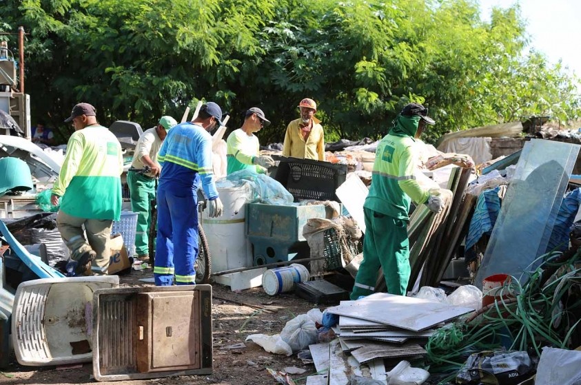 Prefeitura faz limpeza compulsória no Vitório Lucato
