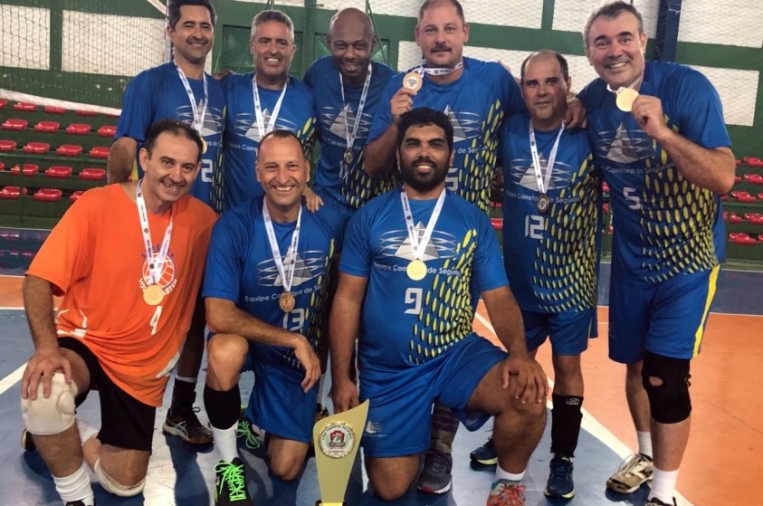 Equipe de vôlei master de Limeira é campeã da Liga Vinhedo na categoria 40 
