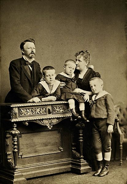 GastÃ£o D'OrlÃ©ans, o Conde D'Eu, a  Princesa Isabel e os tres filhos, Pedro , LuÃ­s e AntÃ´nio